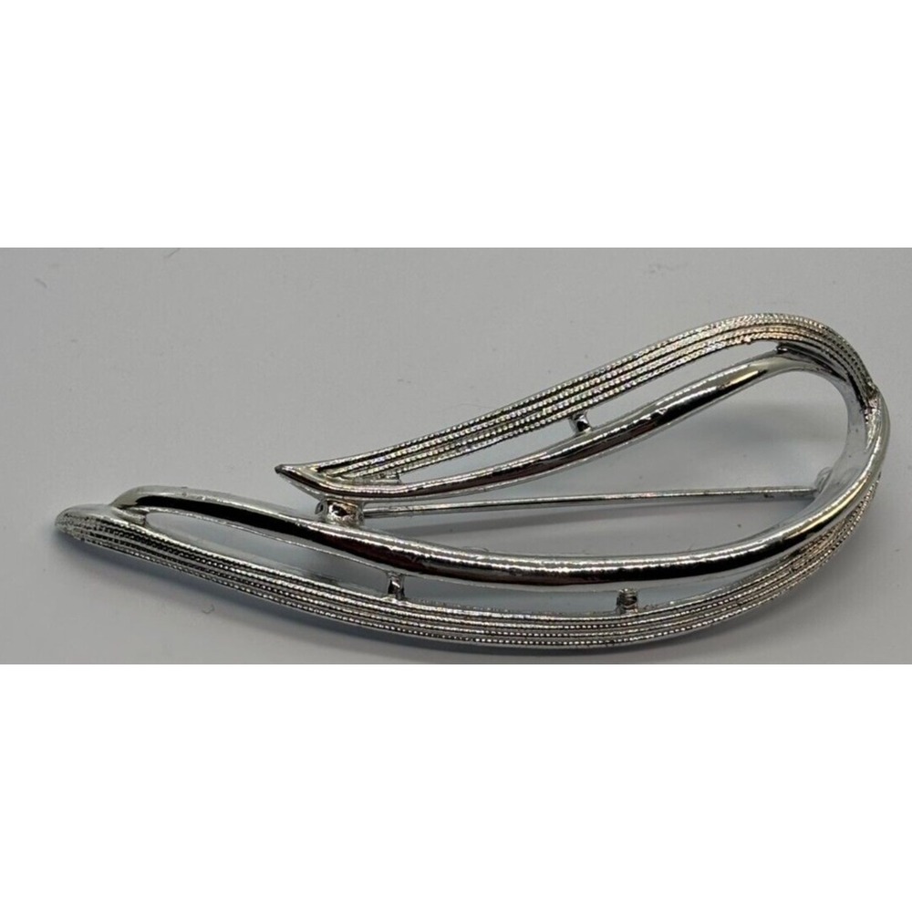 Vintage Brooch Silver Tone‎ with Intricate Detail Signed Sarah Coventry